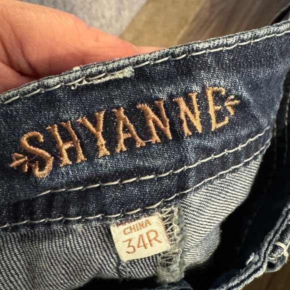 Shyanne Distressed Bootcut Jeans Star Embroidered Pockets Western size 34R - Picture 5 of 6